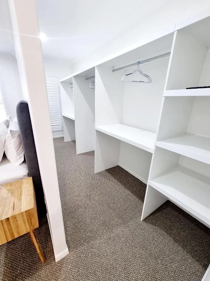 Large And Private Executive Home - Secure Parking For Boats Hervey Bay Holiday home