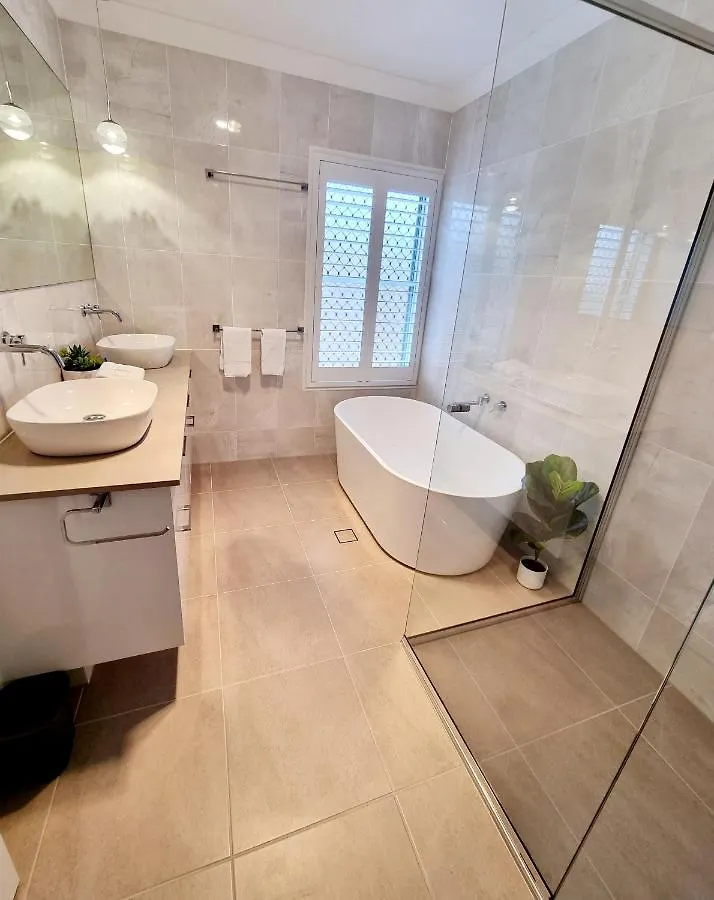 Holiday home Large And Private Executive Home - Secure Parking For Boats Hervey Bay Australia