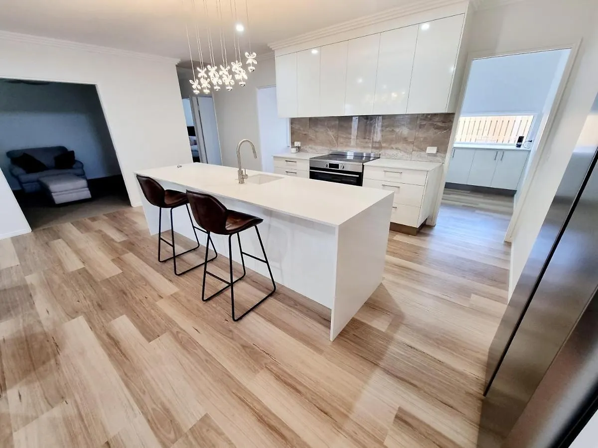Large And Private Executive Home - Secure Parking For Boats Hervey Bay