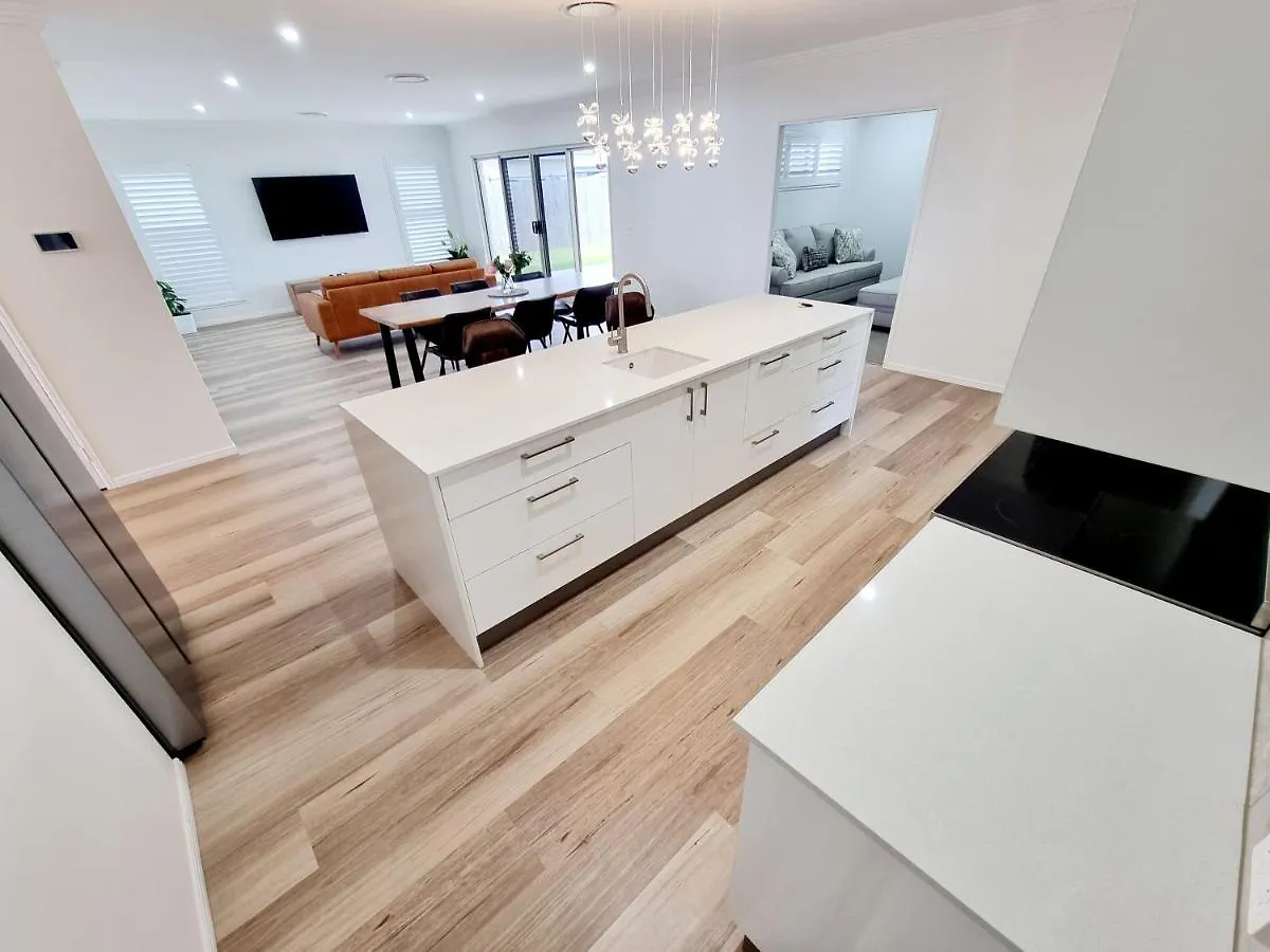 Holiday home Large And Private Executive Home - Secure Parking For Boats Hervey Bay Australia